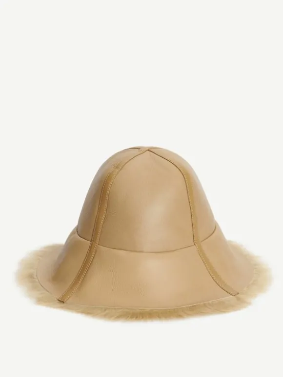 By Malene Birger Sheelan hat i shearling